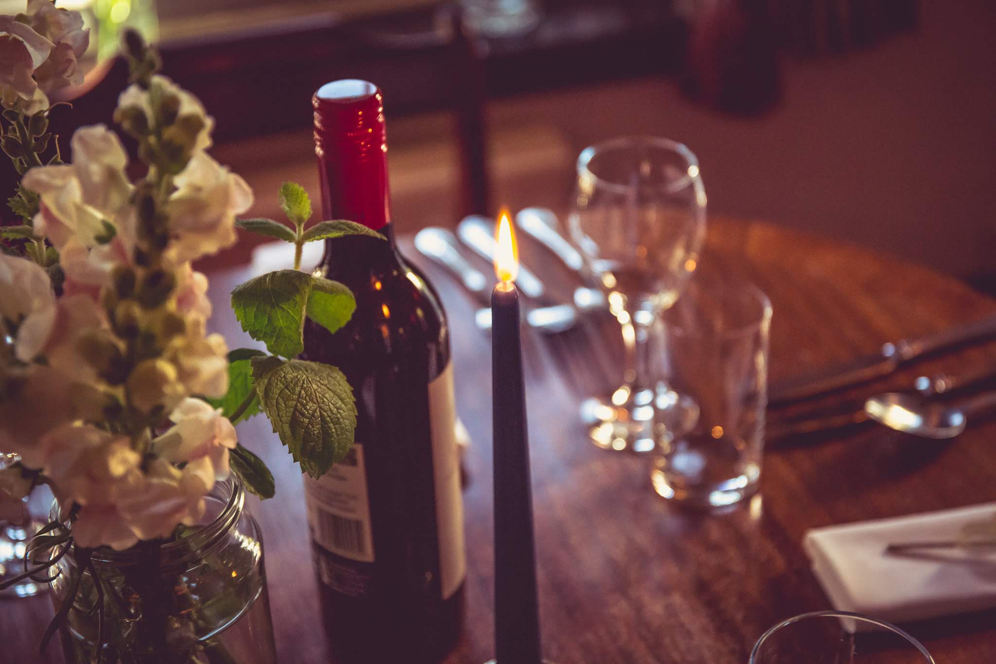Snapdragon in jam jar on table